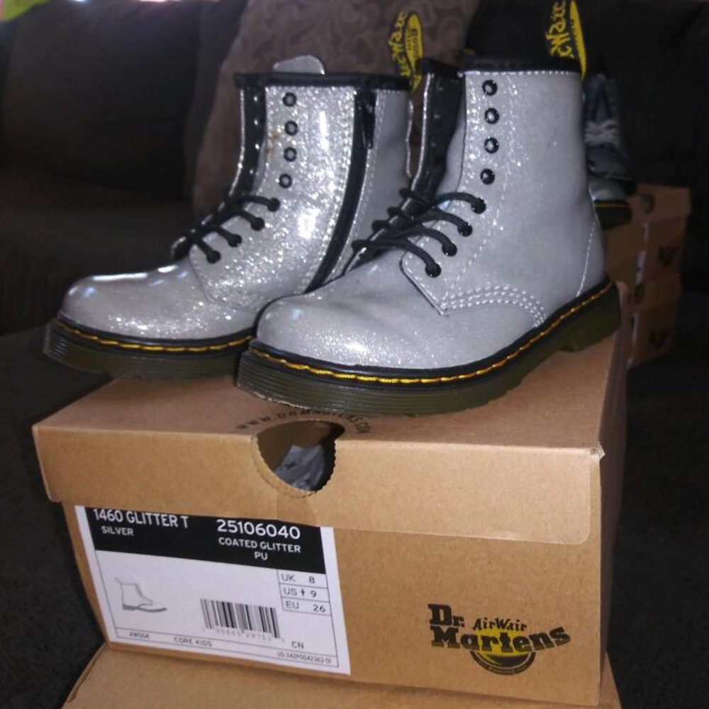 Dr. Martens Toddler Size 9 in very good condition!